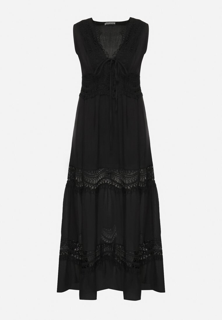 Czarna Rozkloszowana Sukienka z Ażurowymi Zdobieniami Maxi Savanlia