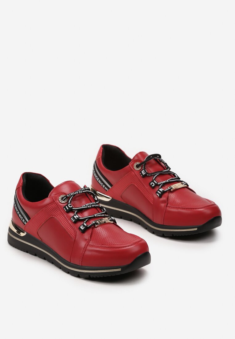 Czerwone Sneakersy Sznurowane z Metalową Wstawką i Perforacją ze Skórzaną Wkładką Pixia