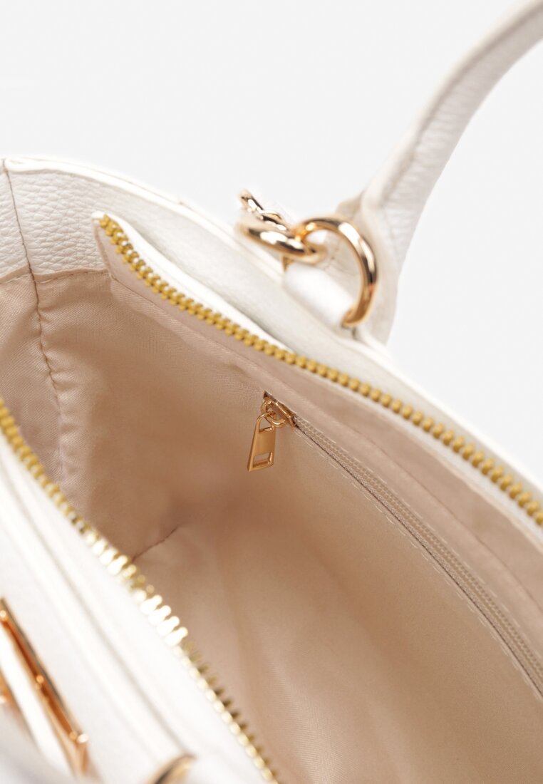 Biała Torebka z Ekoskóry z Rączkami z Paskiem i Metaliczną Zawieszką Mexima