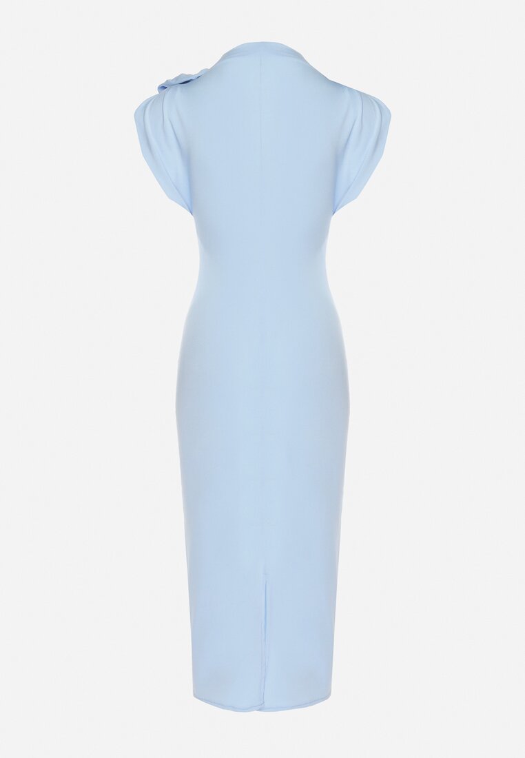 Niebieska Sukienka Midi Dopasowana z Ozdobną Broszką w Kształcie Kwiatka Agnolia