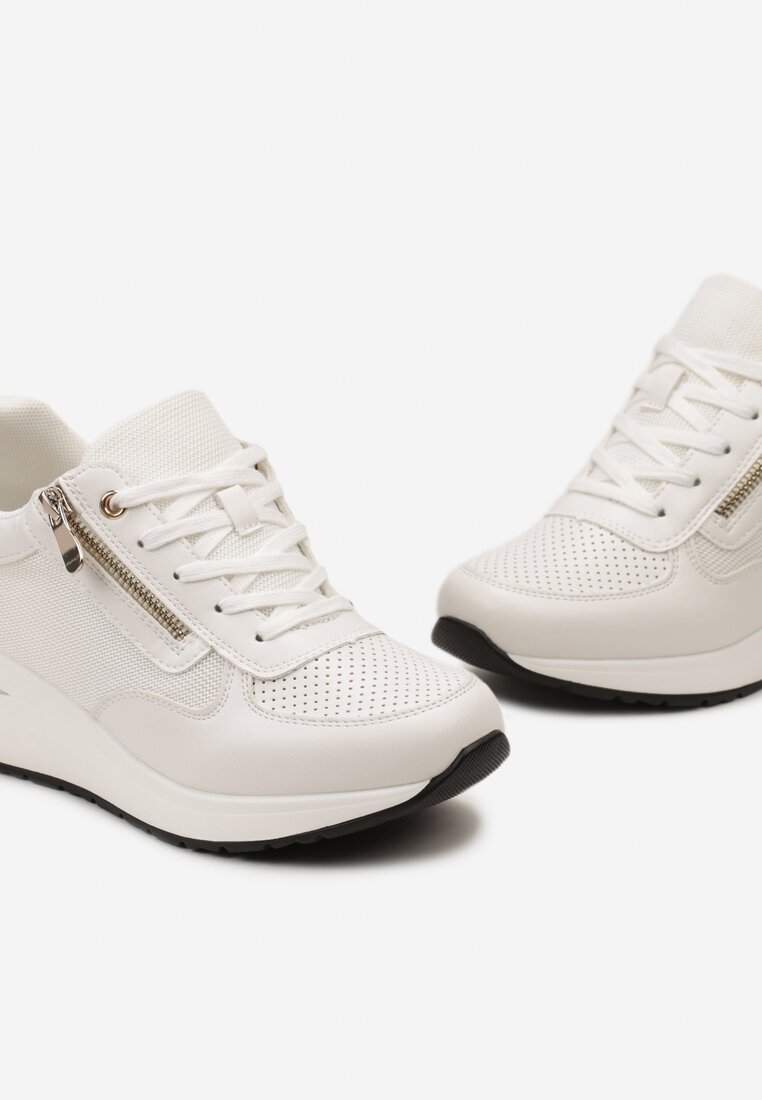 Białe Sneakersy na Koturnie z Suwakiem i Metalicznymi Wstawkami Xeniria