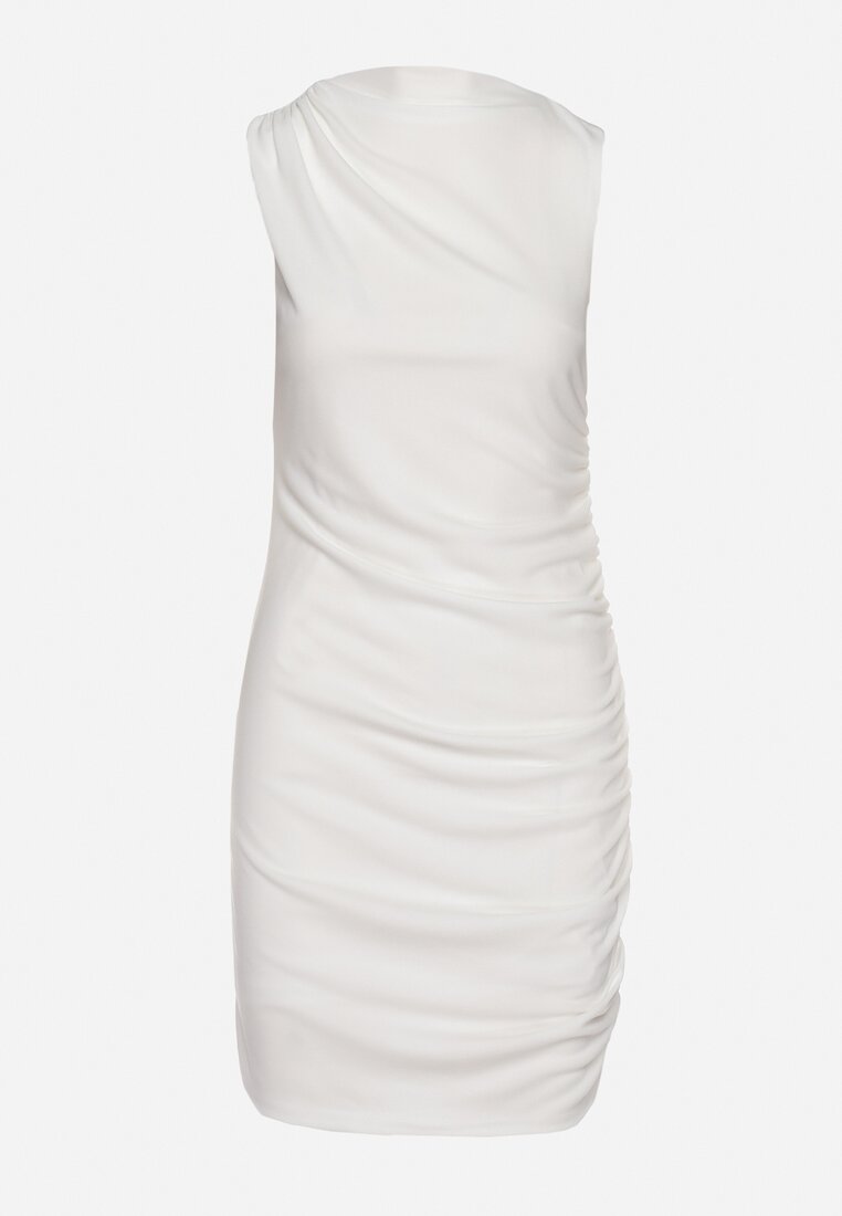 Biała Sukienka o Dopasowanym Fasonie z Marszczeniem z Boku Celsia