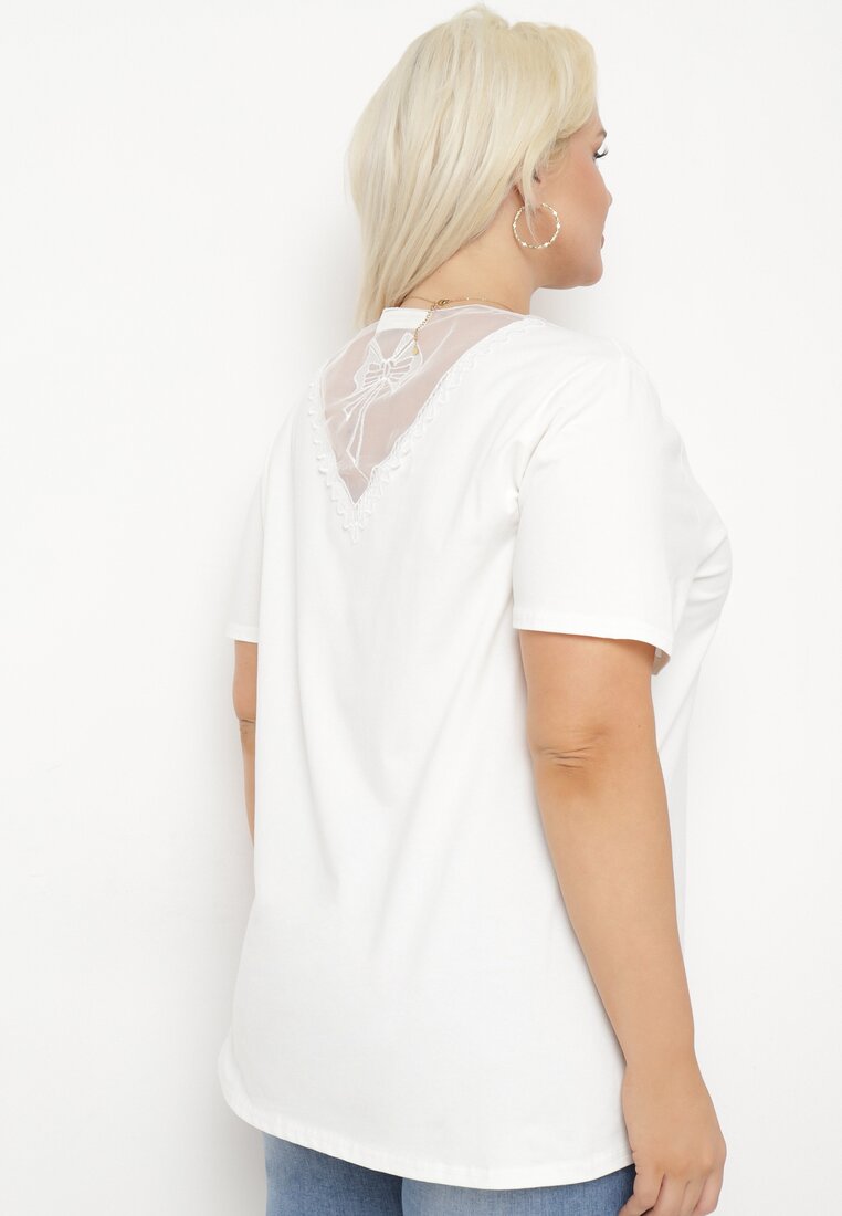 Biały Bawełniany T-shirt ze Wstawką z Siateczki na Tyle i Ozdobnymi Cyrkoniami Obarca