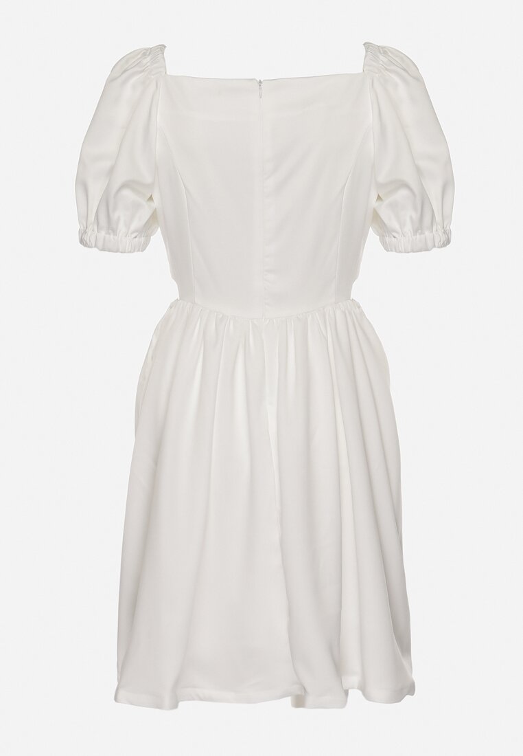 Biała Sukienka Mini Rozkloszowana z Dekoltem Ozdobionym Cyrkoniami i Wycięciami po Bokach Delphira