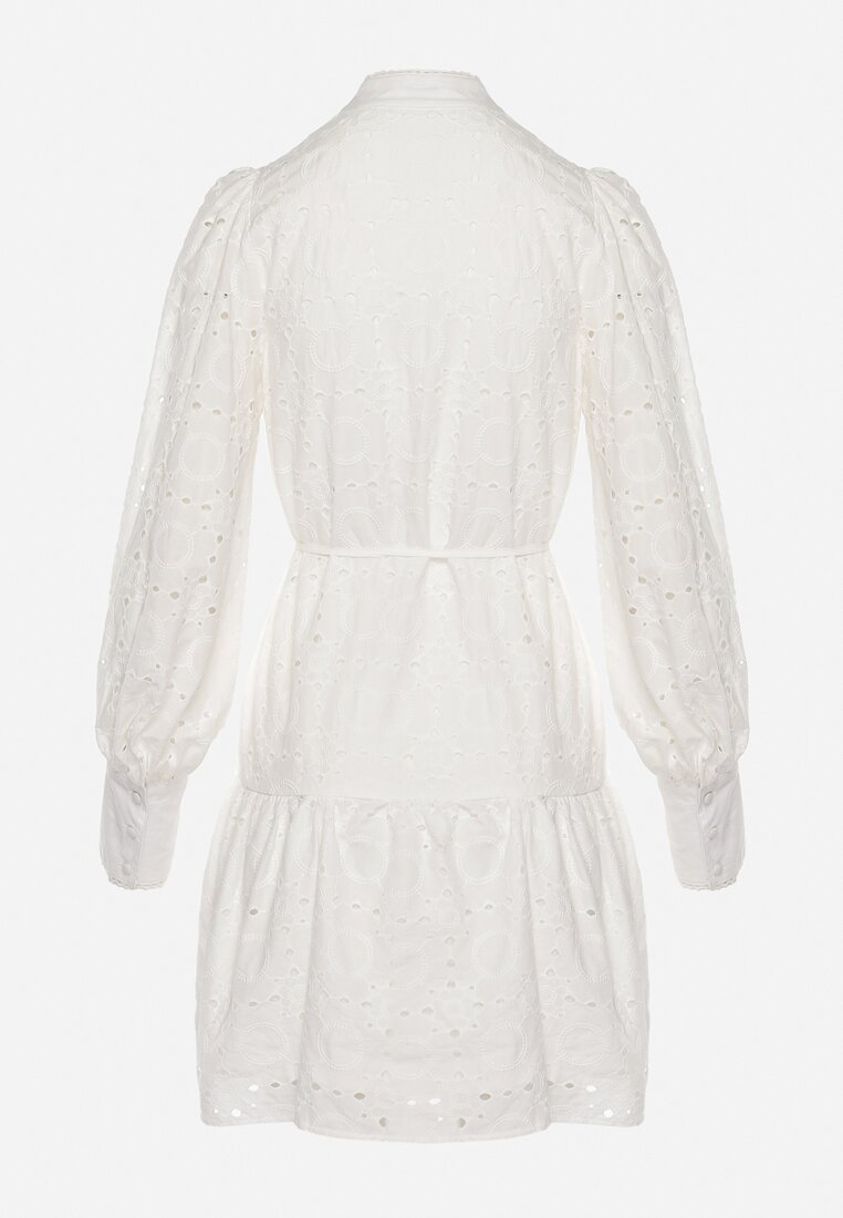 Biała Taliowana Sukienka Bawełniana z Materiałowym Paskiem i Ażurowymi Rękawami Kluriona