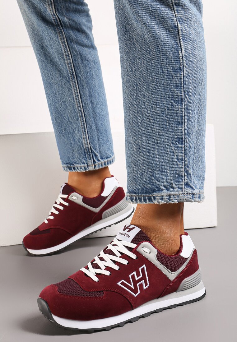 Bordowe Sznurowane Buty Sportowe z Naszywką z Boku Koriala