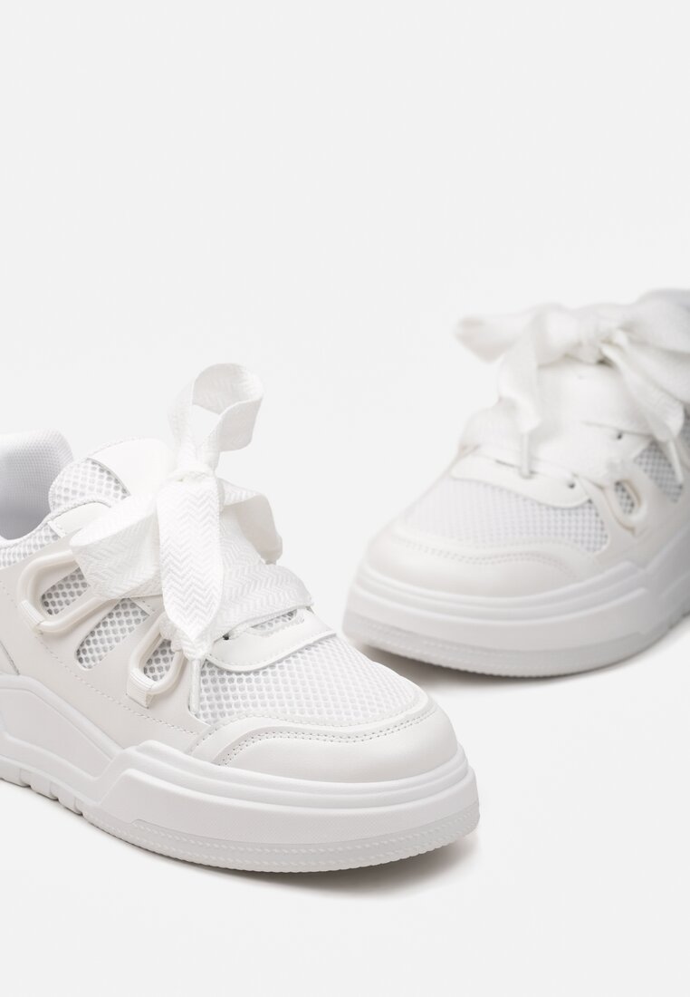 Białe Sneakersy na Niskiej Platformie z Szerokimi Sznurówkami Gritte
