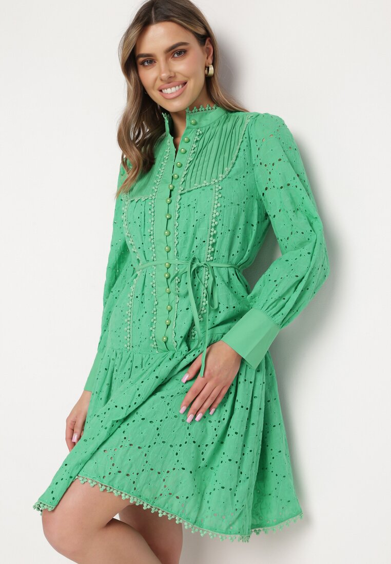 Zielona Sukienka z Haftowanej Tkaniny ze Stójką i Perłowymi Guzikami  Salino