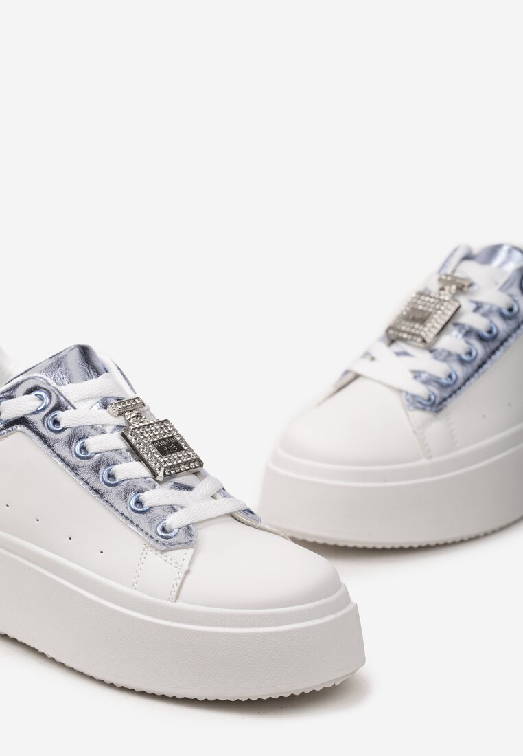 Biało-Niebieskie Sneakersy z Metaliczną Ozdobą z Cyrkoniami przy Sznurówkach Awenttes