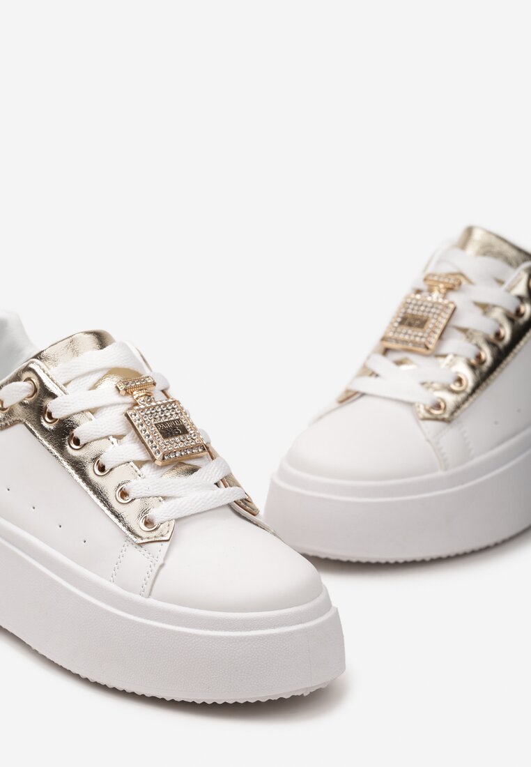 Biało-Złote Sneakersy z Metaliczną Ozdobą z Cyrkoniami przy Sznurówkach Awenttes
