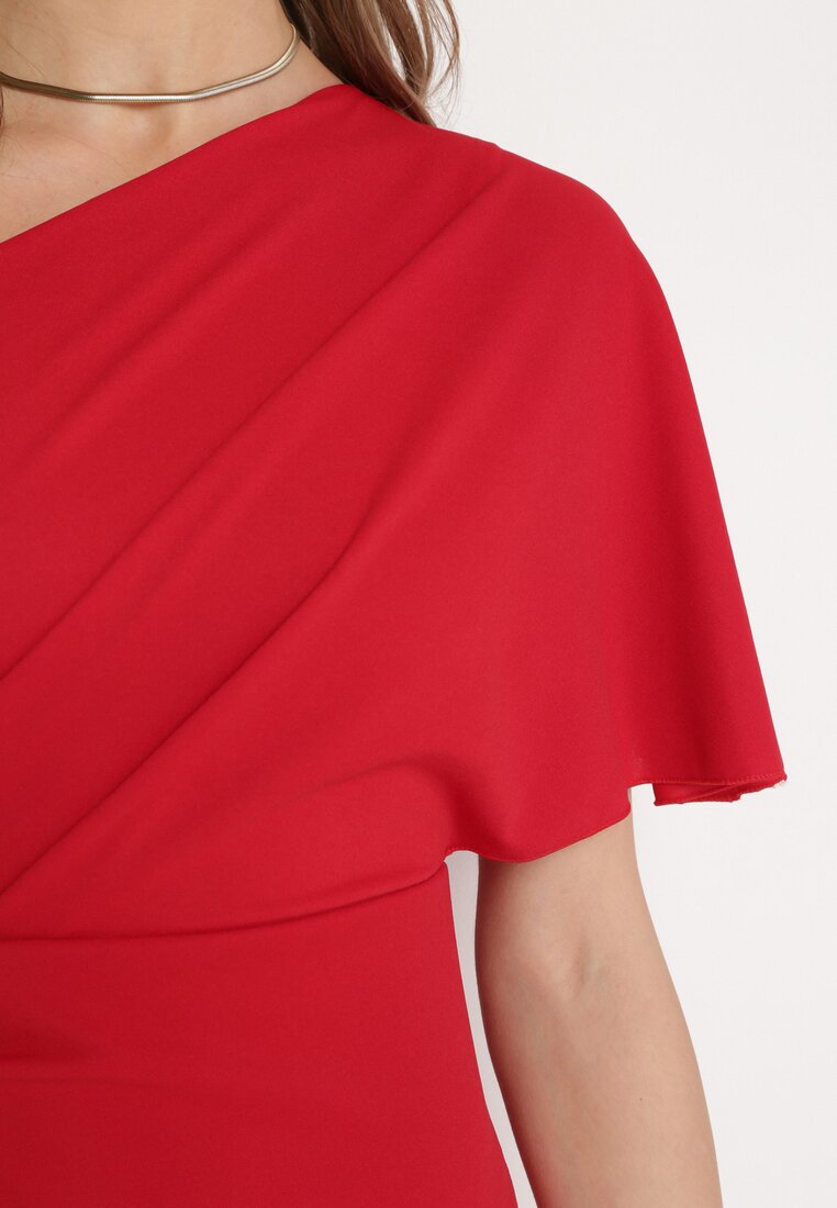 Czerwona Asymetryczna Sukienka z Ozdobnym Drapowaniem Aerlia
