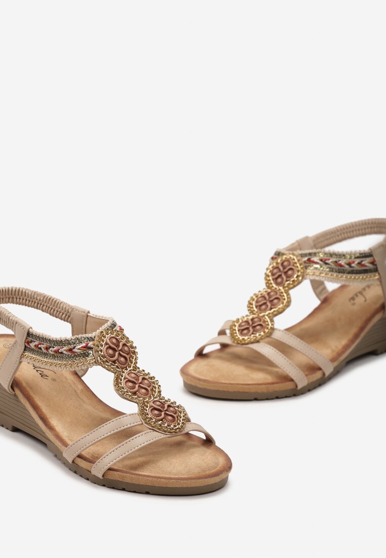 Beżowe Sandały na Koturnie Wsuwane z Łańcuszkiem i Cyrkoniami Qivana