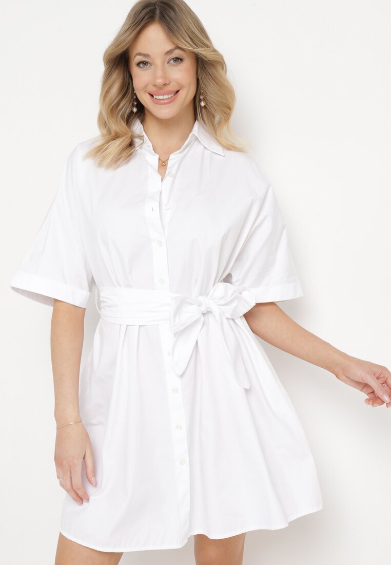 Biała Bawełniana Sukienka Wiązana w Pasie o Koszulowym Fasonie Litina