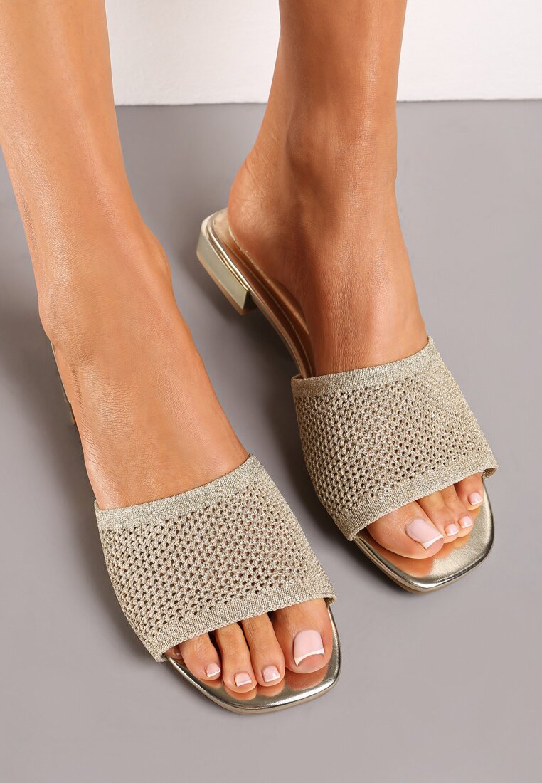 Złote Eleganckie Klapki z Ażurowym Wzorem i Płaskim Obcasem Weller