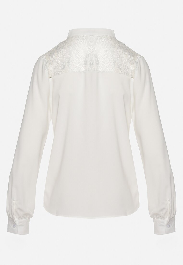 Biała Koszula na Guziki z Ozdobną Koronkową Wstawką Tapirea