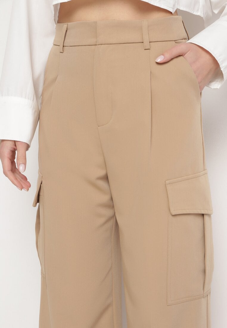 Beżowe Eleganckie Spodnie z Szerokimi Kieszeniami Cargo i Wysoką Talią Akeldia