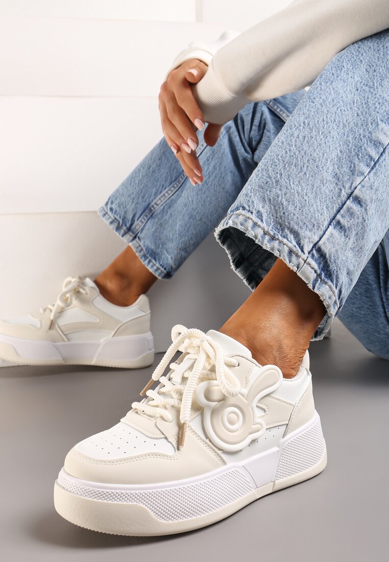 Biało-Beżowe Sneakersy na Grubej Podeszwie z Abstrakcyjną Aplikacją Cadisa