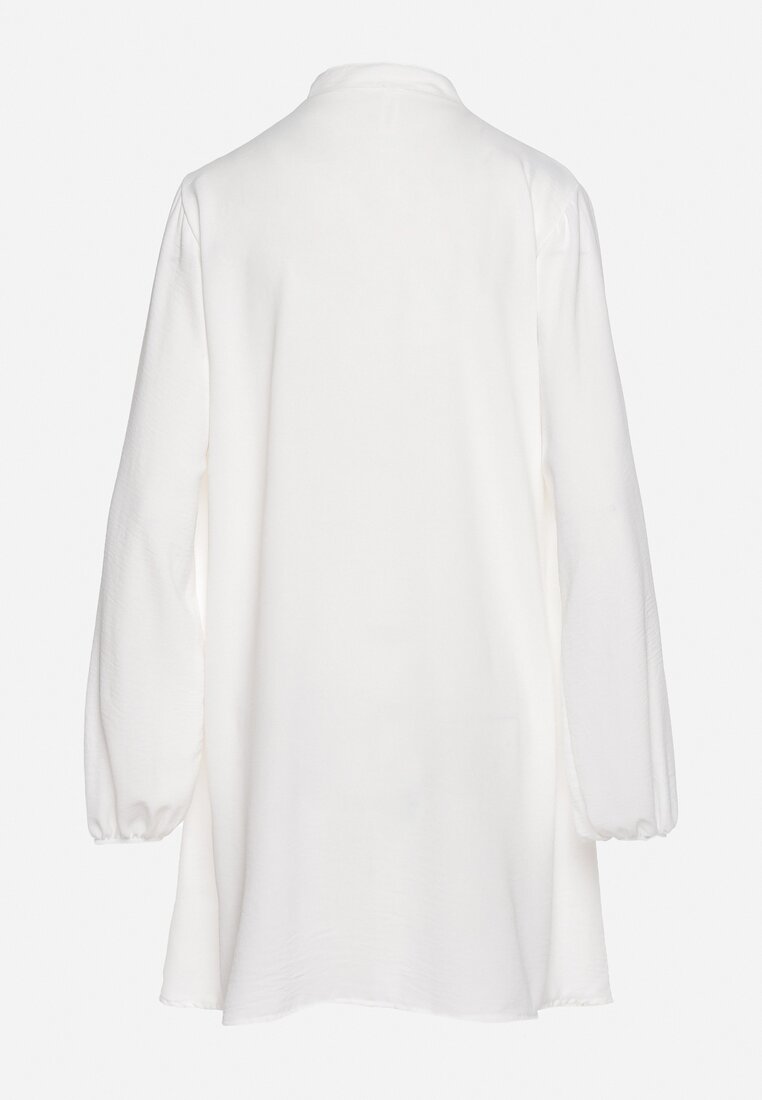 Biała Rozkloszowana Sukienka Pudełkowa z Ozdobnymi Guzikami Alcionete
