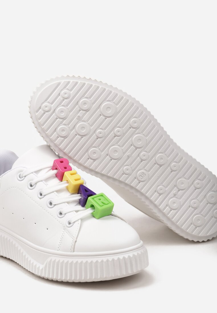 Białe Sneakersy na Grubej Podeszwie z Ozdobnymi Aplikacjami na Sznurówkach Veillta