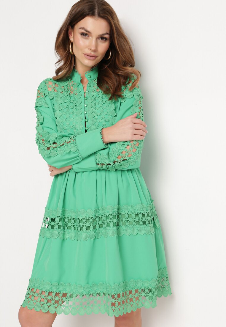 Zielona Sukienka z Koronką i Guzikami przy Dekolcie Thompson