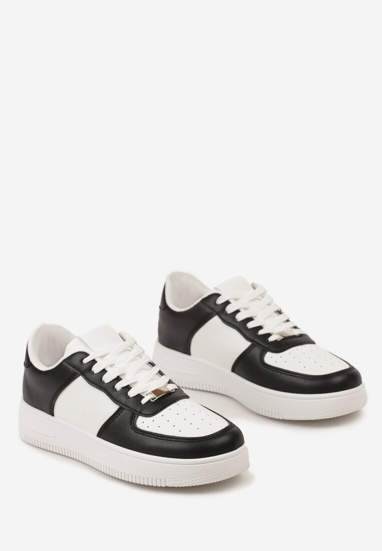 Biało-Czarne Sneakersy Sznurowane o Klasycznym Fasonie Kauma