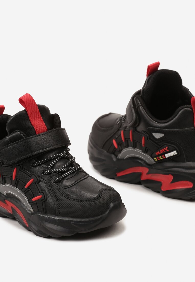 Czarno-Czerwone Buty Sportowe Sneakersy z Tłoczoną Podeszwą i Naszywkami Amri