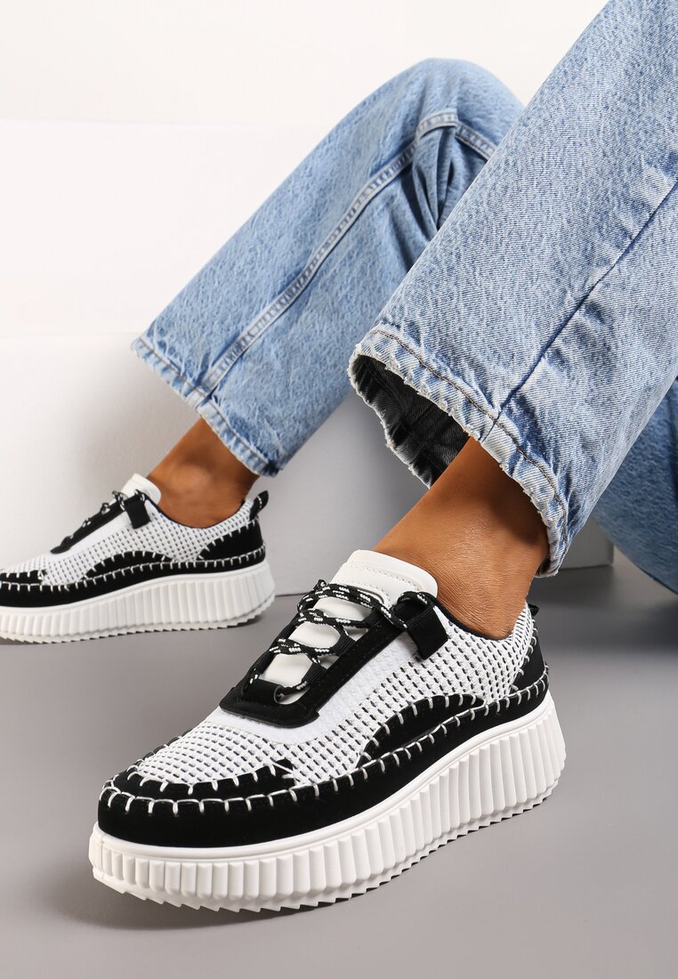 Czarno-Białe Sznurowane Sneakersy na Tłoczonej Platformie Orasa