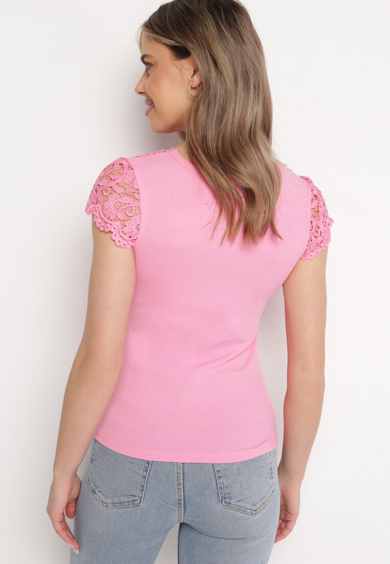 Różowy Prążkowany T-shirt z Koronkową Wstawką Glilama