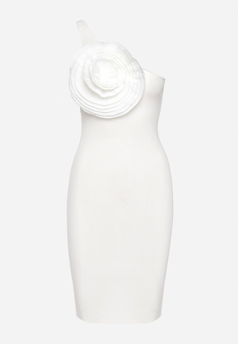 Biała Asymetryczna Sukienka o Dopasowanym Kroju z Aplikacją w Kształcie Kwiatu Deonara