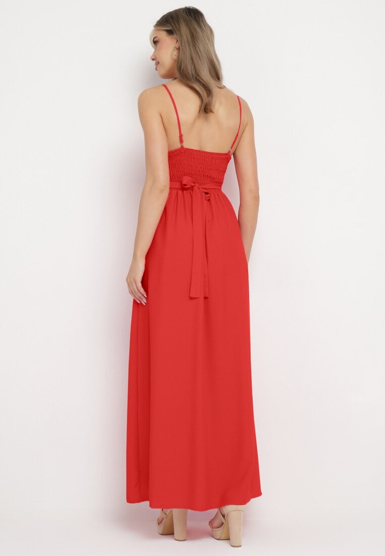 Czerwona Sukienka z Kopertowym Dekoltem na Cienkich Ramiączkach Piamena