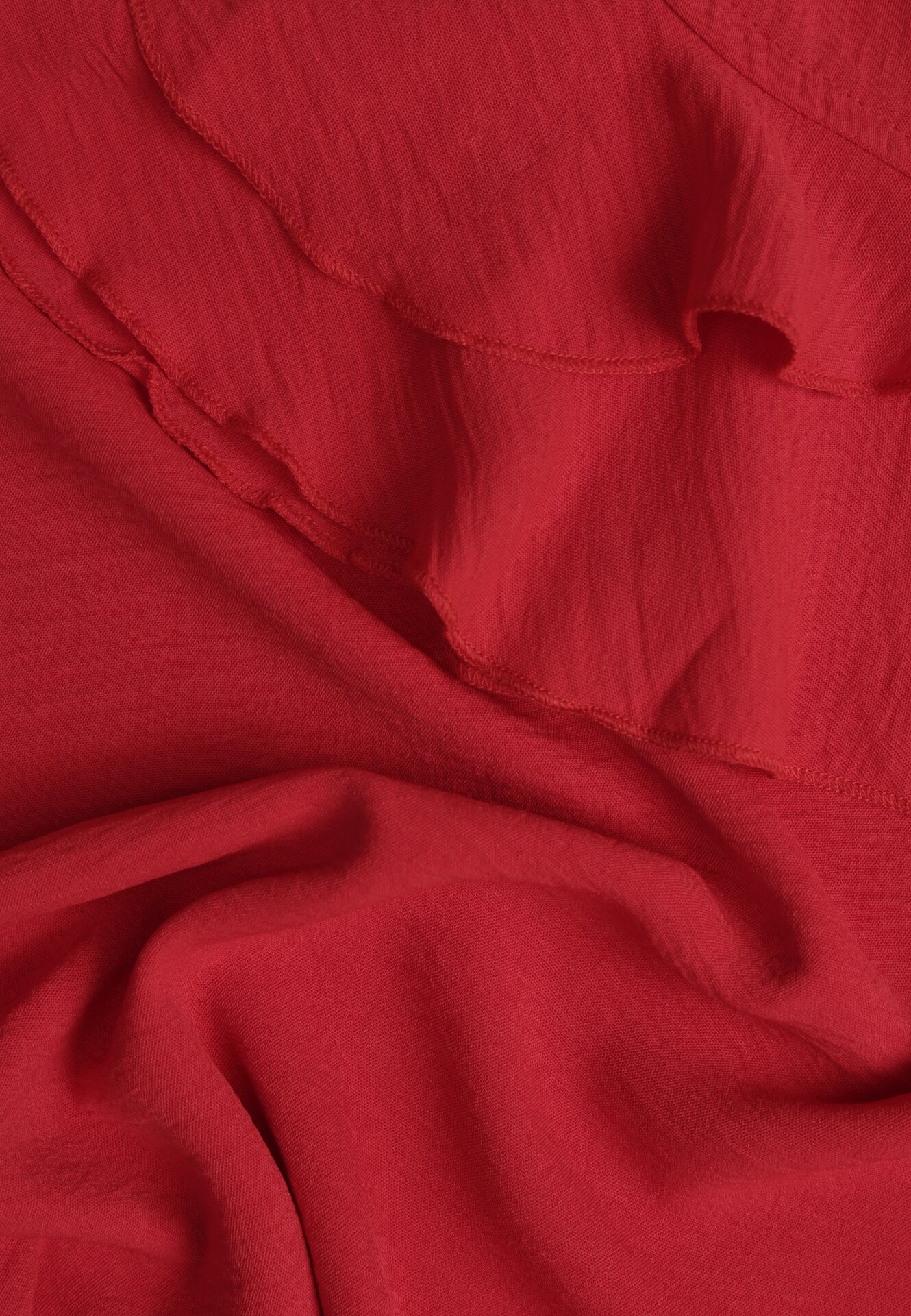 Czerwona Trapezowa Sukienka z Krótkim Rękawem z Falbankami Wiązana Cienkim Paskiem Rissalia