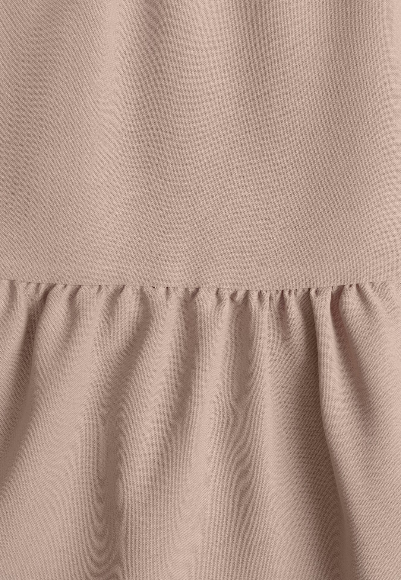 Beżowa Rozkloszowana Sukienka z Falbankami Zapinana przy Szyi Rettesa