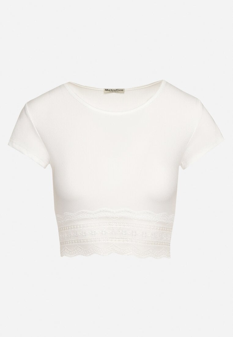 Biały T-shirt Top z Krótkim Rękawem z Dołem Ozdobionym Koronką Vavilla