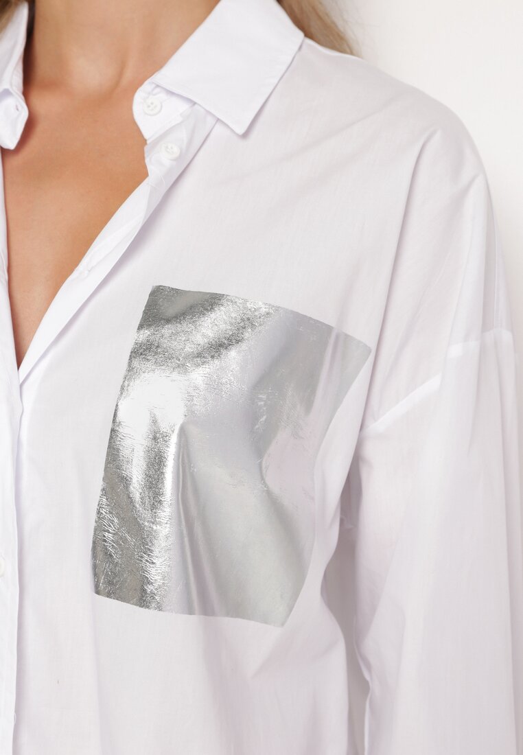 Biała Bawełniana Koszula z Metalicznym Nadrukiem Imitującym Kieszeń Nencilla