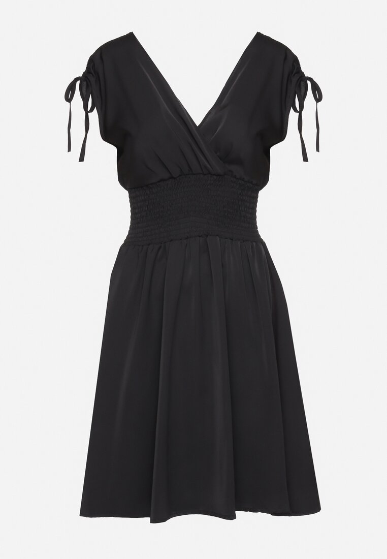 Czarna Sukienka z Kopertowym Dekoltem Ściągana na Ramionach z Gumką w Talii Cornia