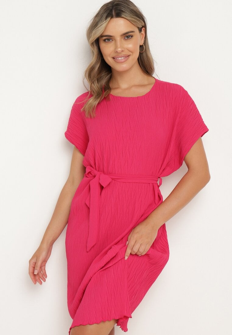 Fuksjowa Sukienka pudełkowa z Materiałowym Paskiem Imoolia