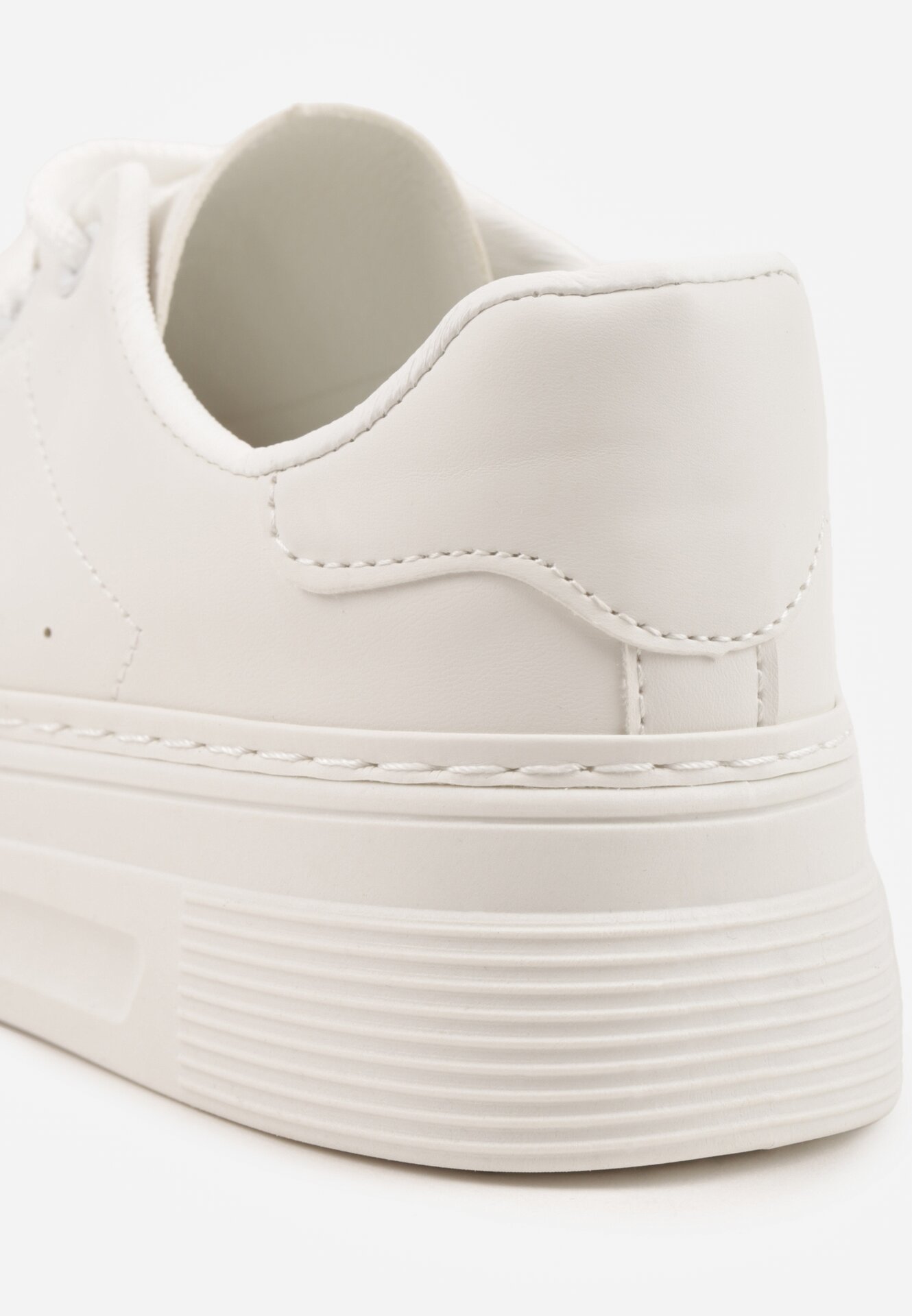 Białe Casualowe Sneakersy na Grubej Podeszwie z Metalicznymi Wstawkami Vailia