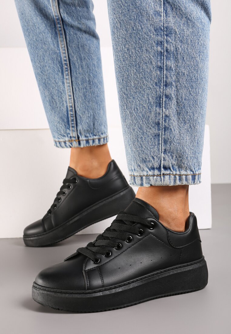 Czarne Klasyczne Sznurowane Sneakersy na Grubej Podeszwie Tiadorae