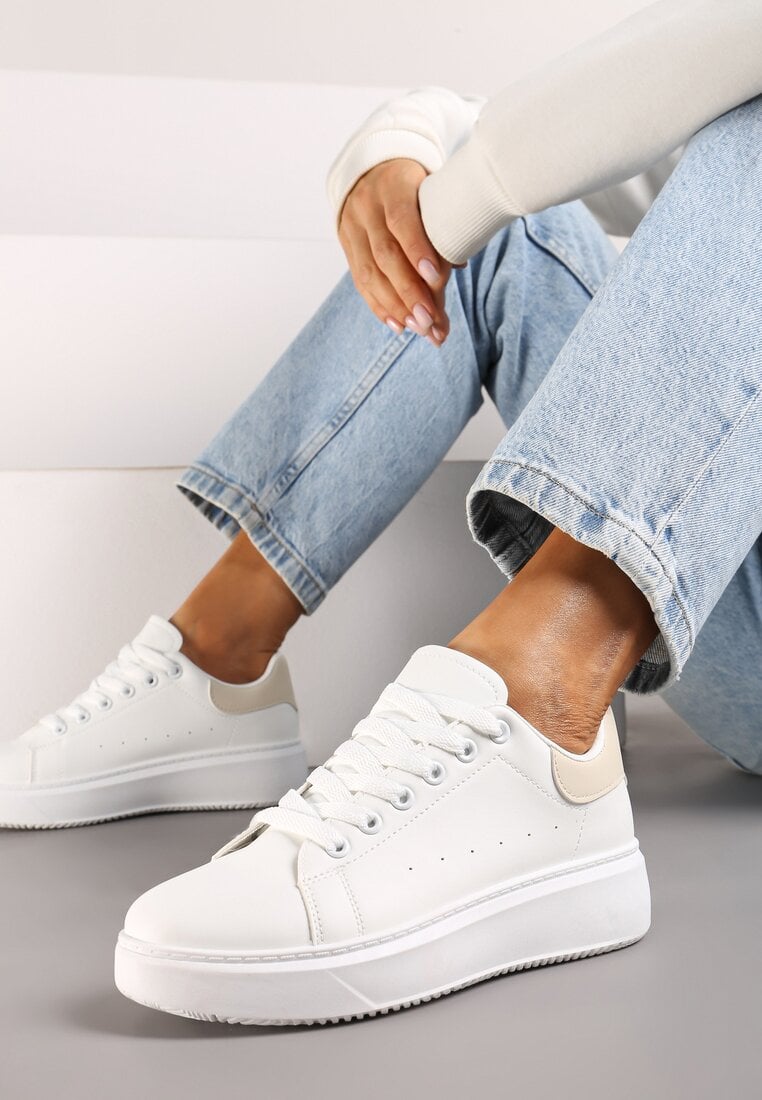 Biało-Beżowe Klasyczne Sznurowane Sneakersy na Grubej Podeszwie Tiadorae