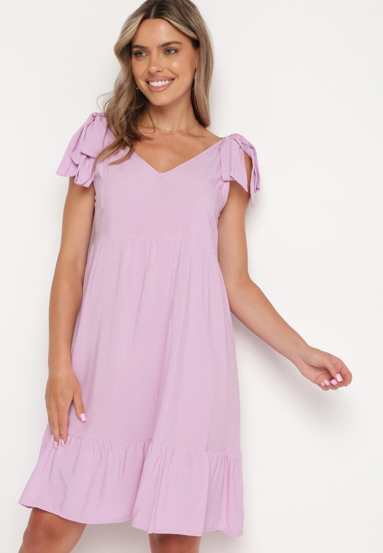 Fioletowa Sukienka na Wiązanych Ramiączkach o Rozkloszowanym Kroju z Trójkątnym Dekoltem Tiamaty