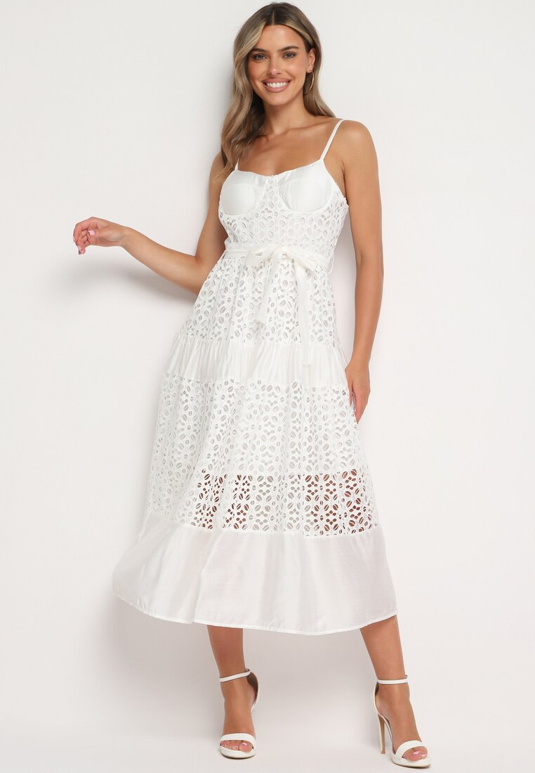 Biała Rozkloszowana Sukienka na Ramiączkach o Ażurowym Wzorze z Materiałowym Paskiem Mavidia