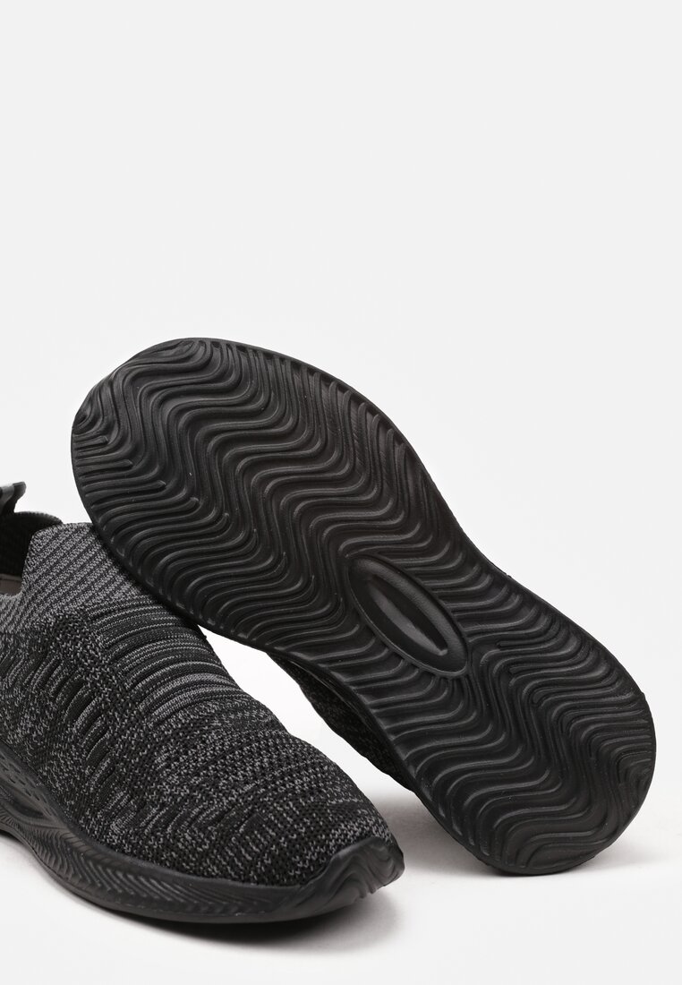 Czarne Buty Sportowe Sneakersy ze Skórzaną Wkładką na Płaskiej Tłoczonej Podeszwie Tiaamore