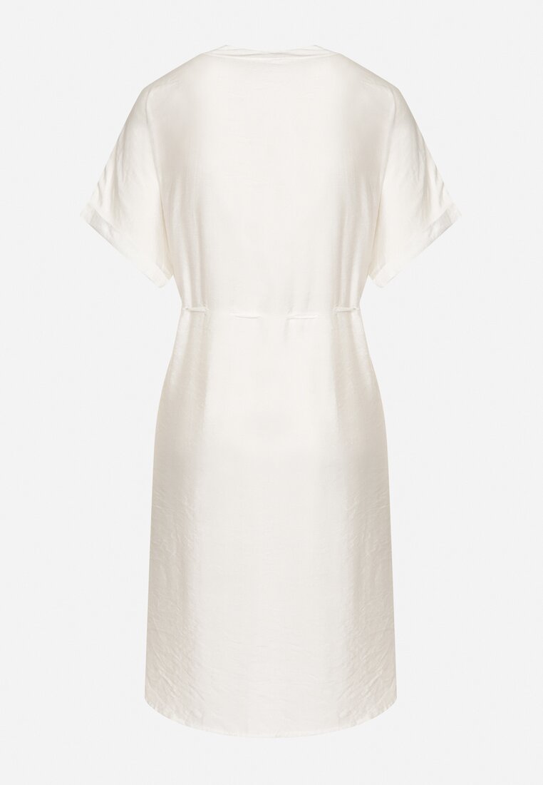 Biała Pudełkowa Sukienka ze Ściągaczem w Talii Zdobiona Cyrkoniami Pilefia