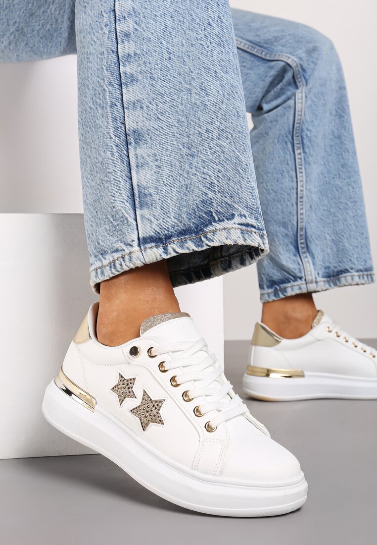 Biało-Złote Płaskie Sneakersy z Gwiazdkami i Metalicznymi Wstawkami Jalelia