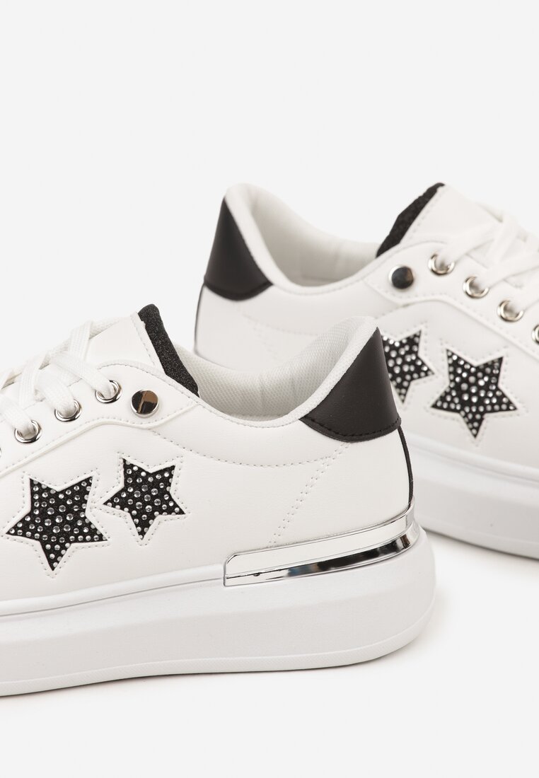 Biało-Czarne Płaskie Sneakersy z Gwiazdkami i Metalicznymi Wstawkami Jalelia