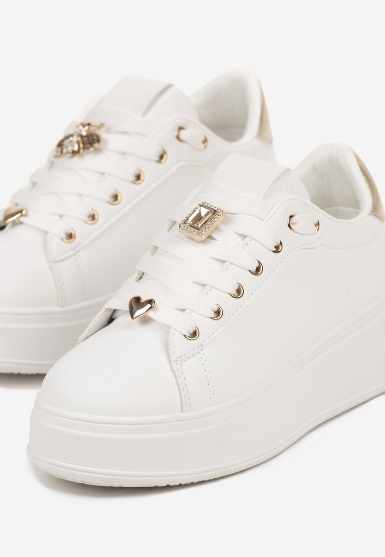 Biało-Złote Sneakersy z Aplikacją w Motywie Owada i Cyrkoniami Rendell