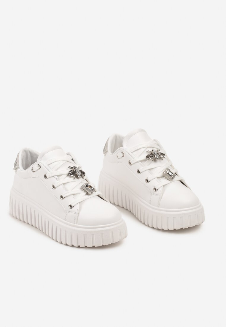Biało-Srebrne Sneakersy na Grubej Tłoczonej Podeszwie z Metalicznymi Aplikacjami 3D Hadrina