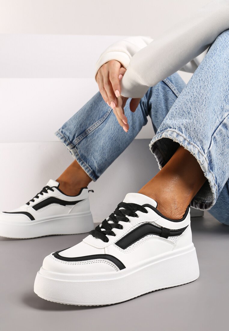 Biało-Czarne Płaskie Sneakersy z Geometrycznym Wzorem i Sznurowaniem Vlisera