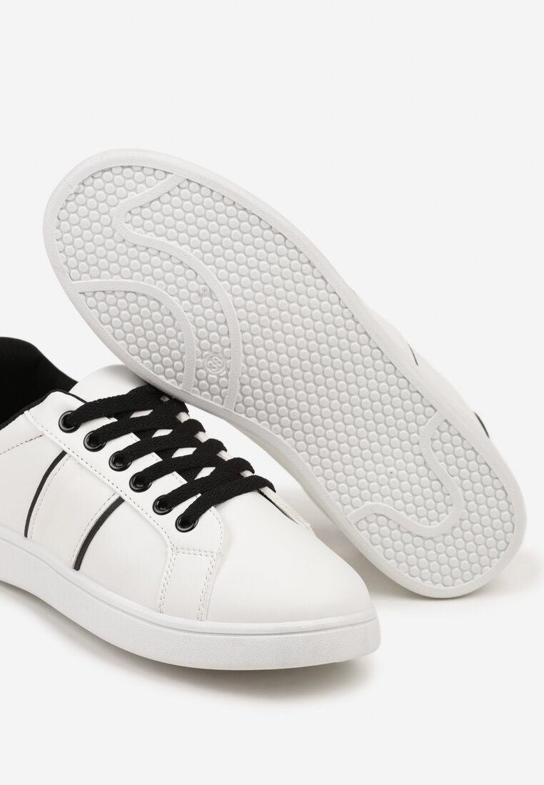 Biało-Czarne Płaskie Sneakersy ze Sznurowaniem Ozdobione Paskami Elithna