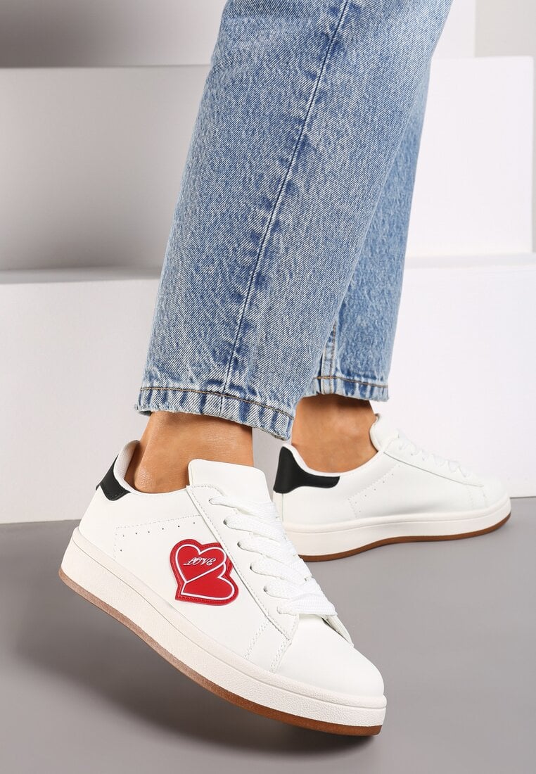 Białe Sneakersy z Naszywką z Serduszkami Musitala